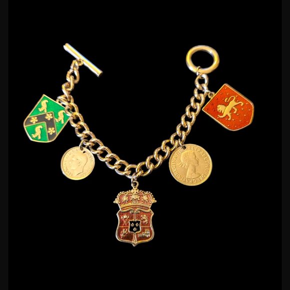 Gold Tone International Coin And Crest Charm Bracelet Size 7 - Picture 1 of 7